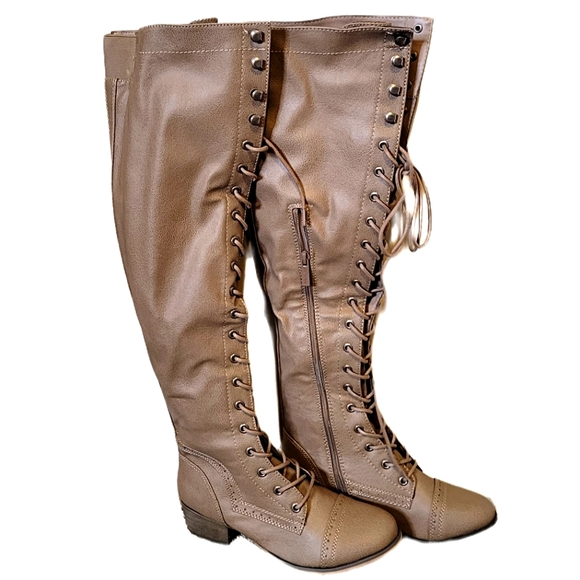 Breckelles Shoes - ⭐️(1- SZ 6.5 LEFT) BEIGE KNEE HIGH LACE UP BOOTS